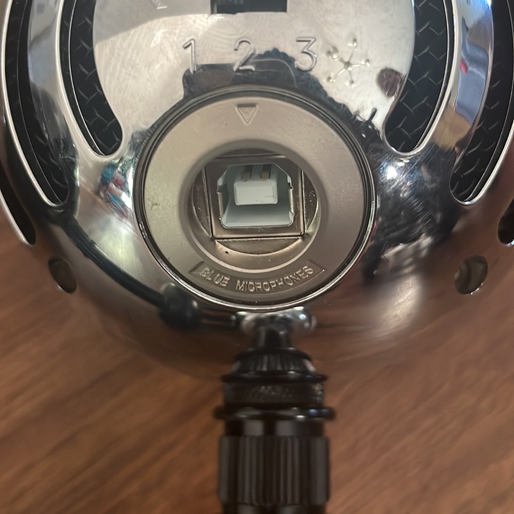 Microphone - Picture 5 of 5